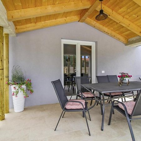 Natascha In Pamici - Haus Fuer 6 Personen Villa Zminj Bagian luar foto