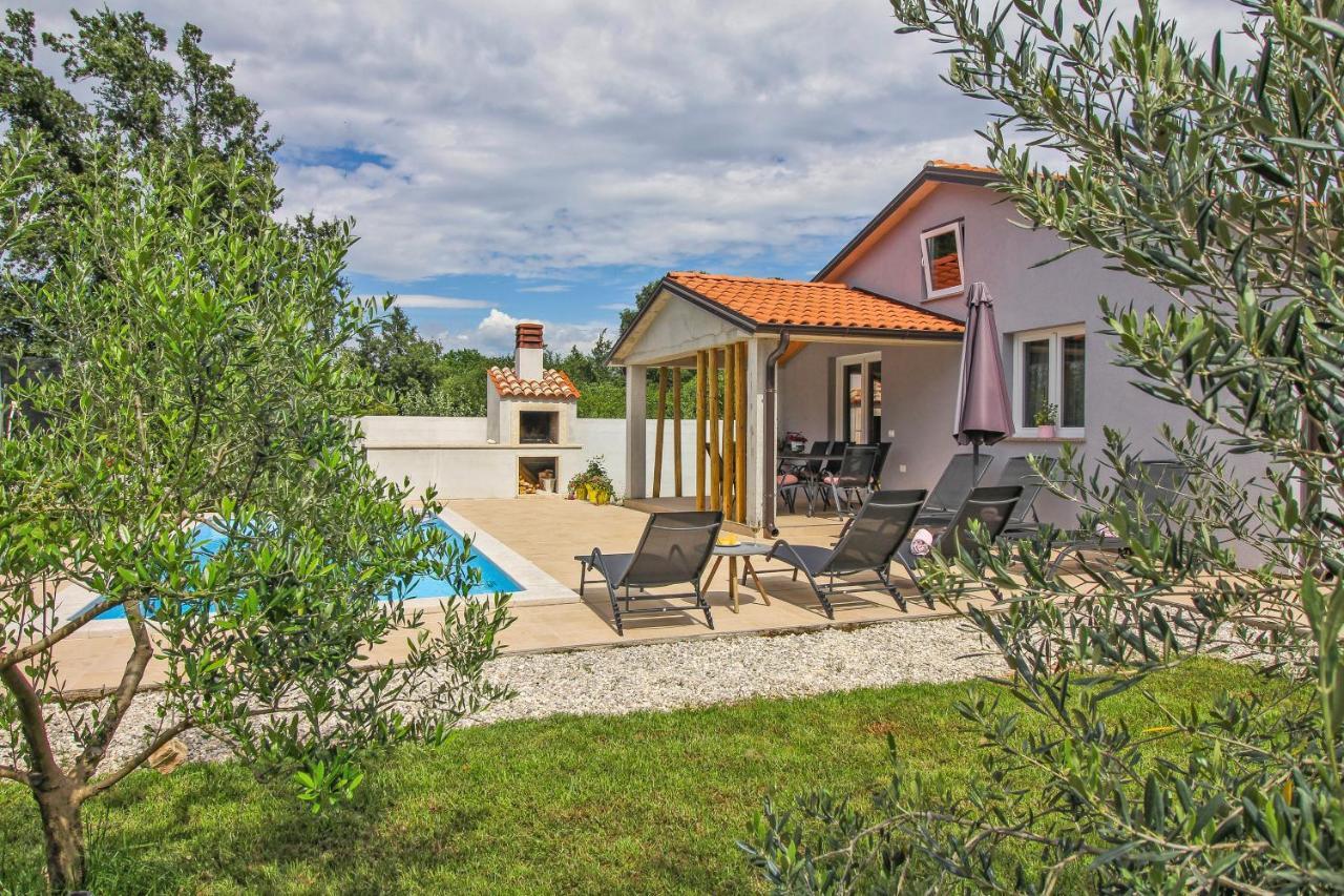 Natascha In Pamici - Haus Fuer 6 Personen Villa Zminj Bagian luar foto