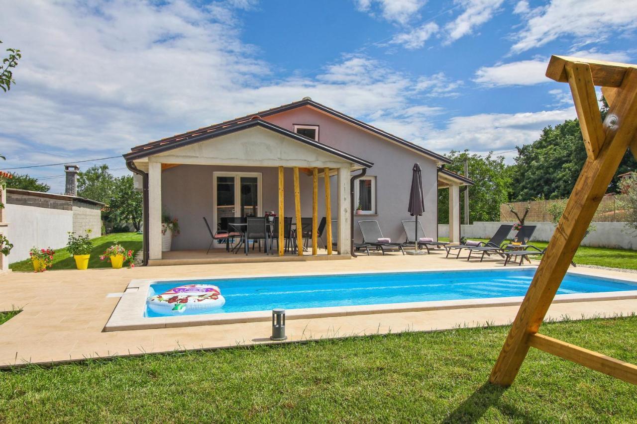 Natascha In Pamici - Haus Fuer 6 Personen Villa Zminj Bagian luar foto