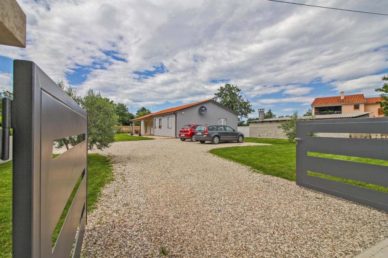 Natascha In Pamici - Haus Fuer 6 Personen Villa Zminj Bagian luar foto