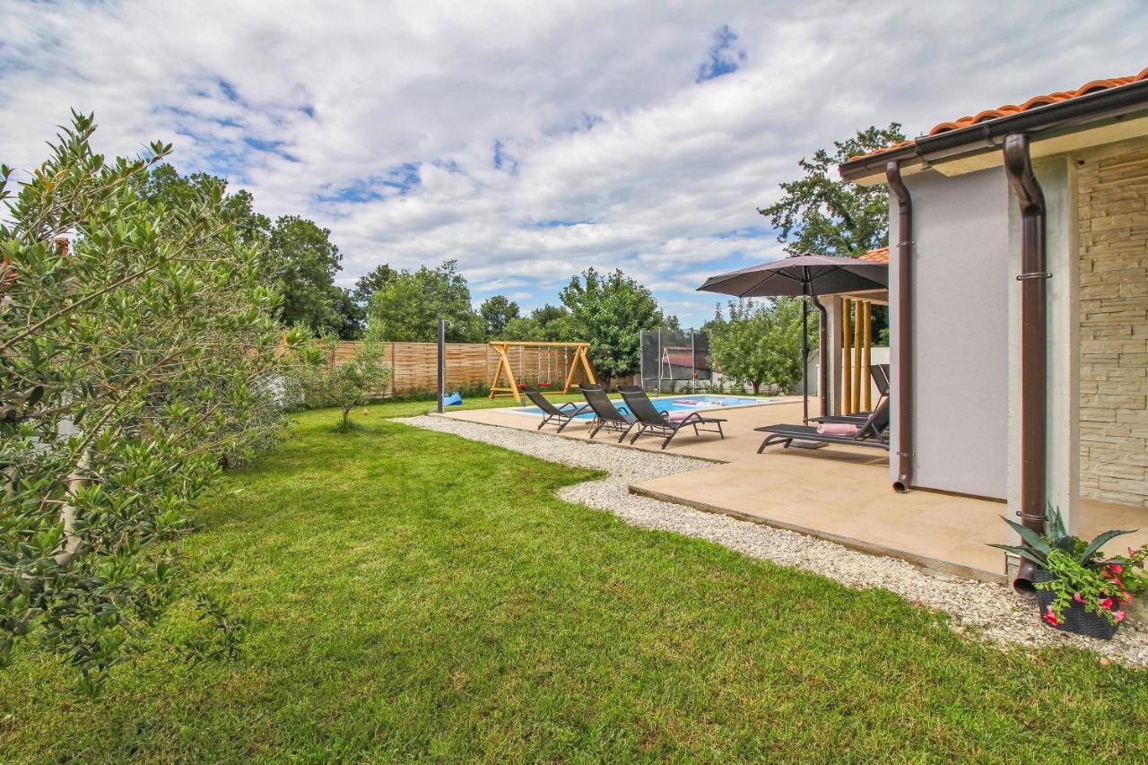Natascha In Pamici - Haus Fuer 6 Personen Villa Zminj Bagian luar foto