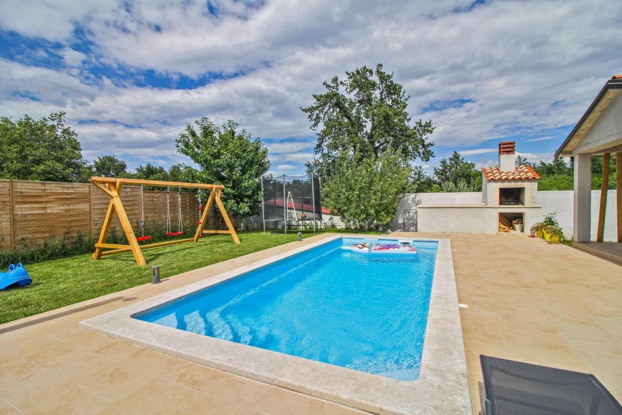 Natascha In Pamici - Haus Fuer 6 Personen Villa Zminj Bagian luar foto
