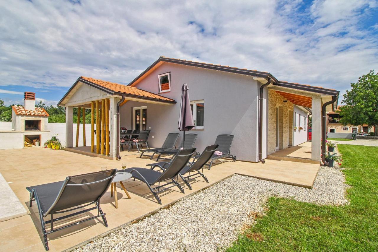 Natascha In Pamici - Haus Fuer 6 Personen Villa Zminj Bagian luar foto