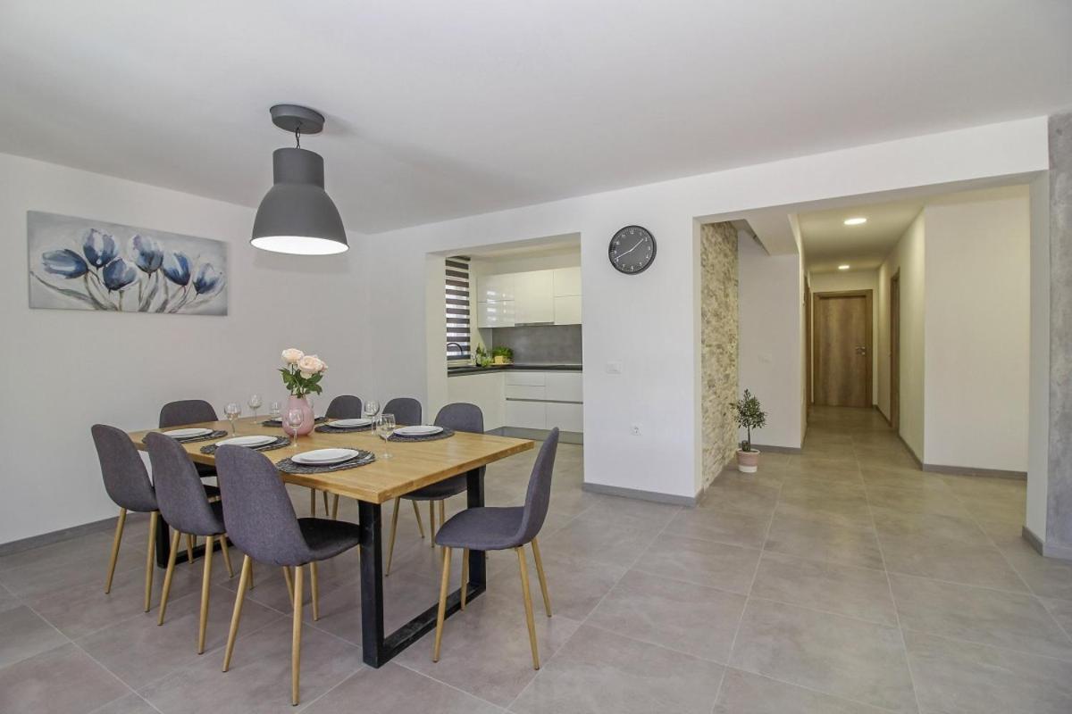 Natascha In Pamici - Haus Fuer 6 Personen Villa Zminj Bagian luar foto