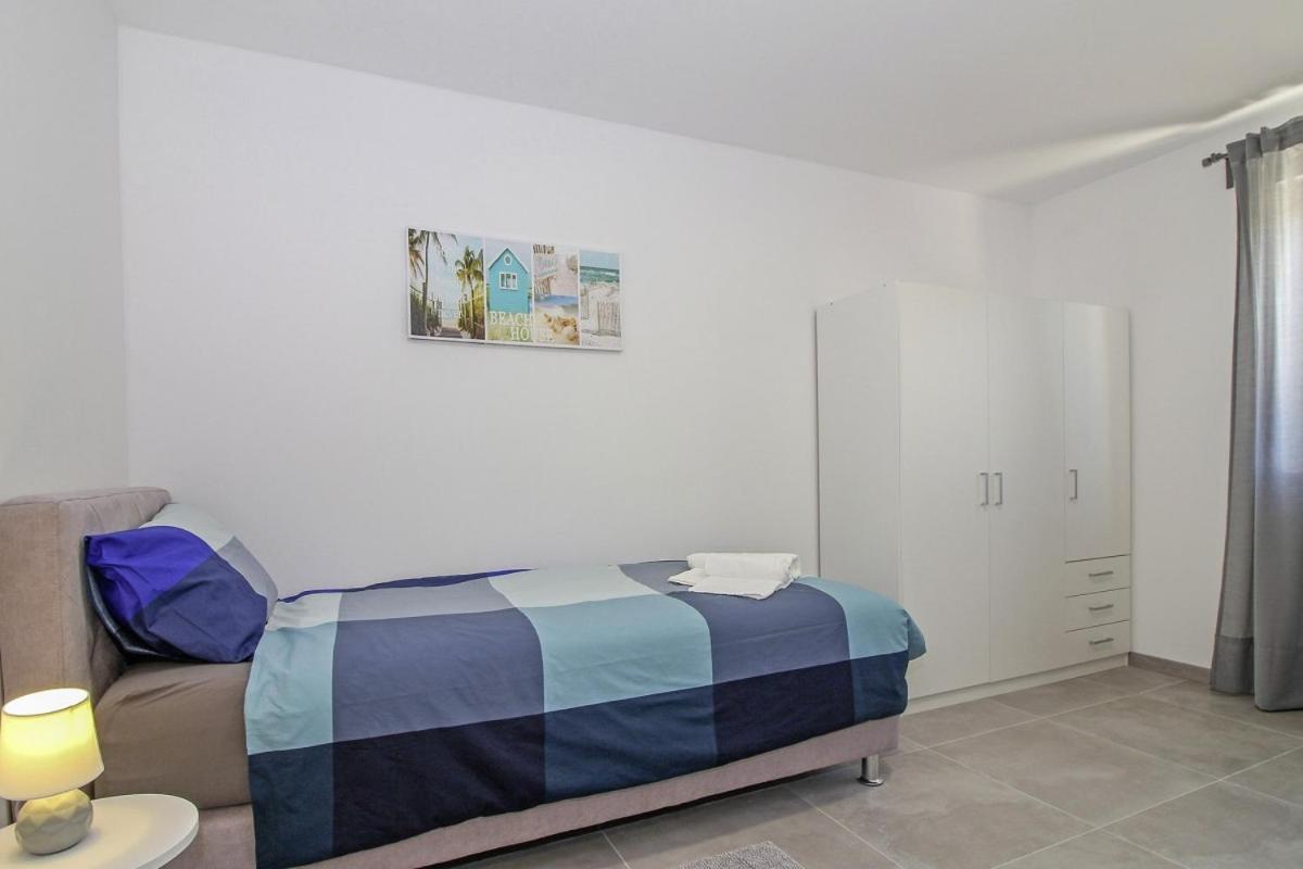 Natascha In Pamici - Haus Fuer 6 Personen Villa Zminj Bagian luar foto