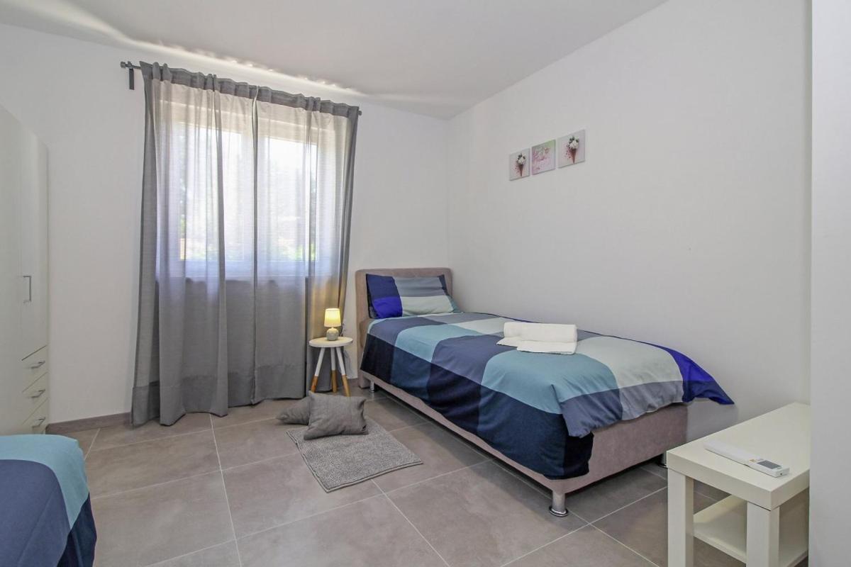 Natascha In Pamici - Haus Fuer 6 Personen Villa Zminj Bagian luar foto